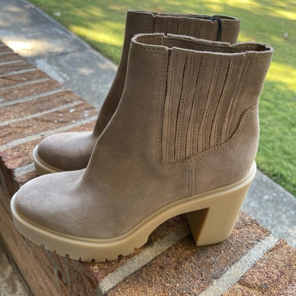 Dolce Vita Women's Tan Ankle Boots Size 7 - Picture 3 of 16